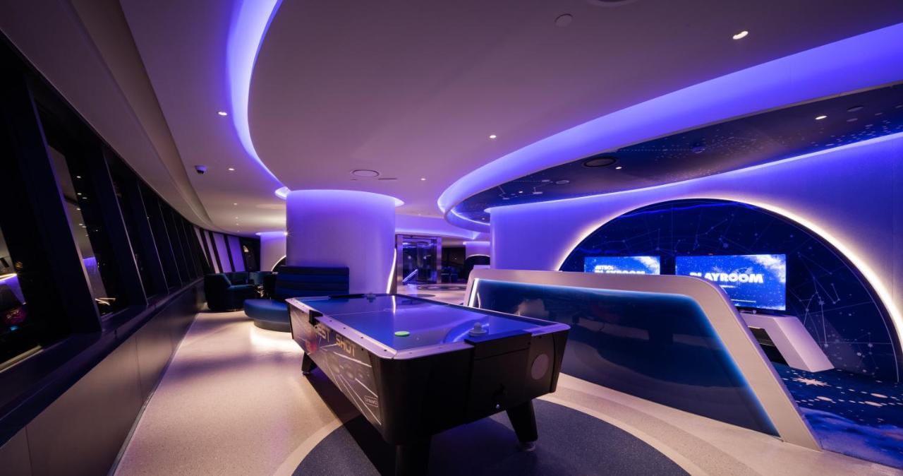 Grande Centre Point Space Pattaya Extérieur photo The Sky Sports studio at Sky Central, the company's headquarters in Isleworth, London