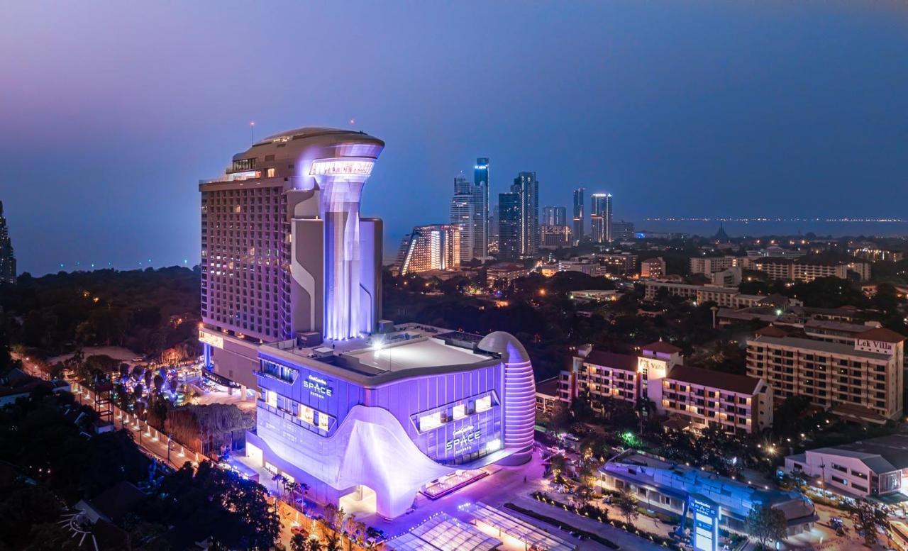 Grande Centre Point Space Pattaya Extérieur photo The Royal Paragon Hotel