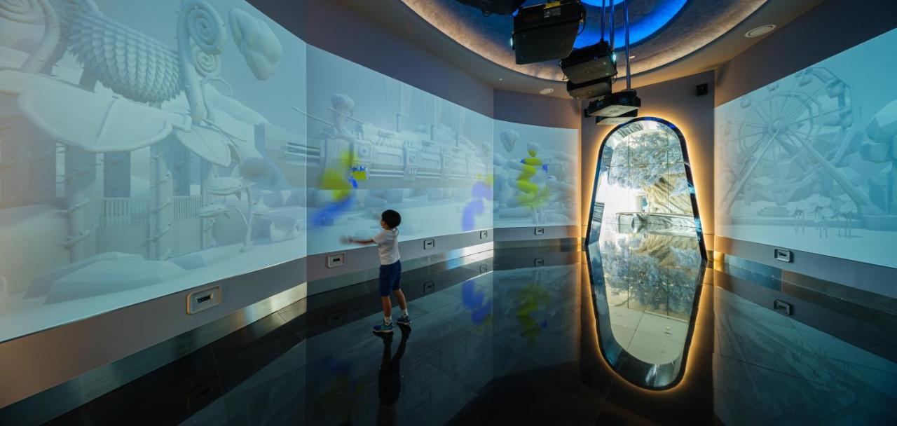 Grande Centre Point Space Pattaya Extérieur photo The "Discovery Zone"