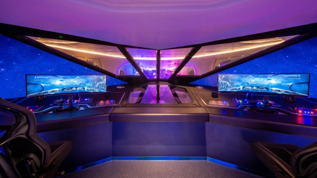 Grande Centre Point Space Pattaya Extérieur photo The control room of the London Eye