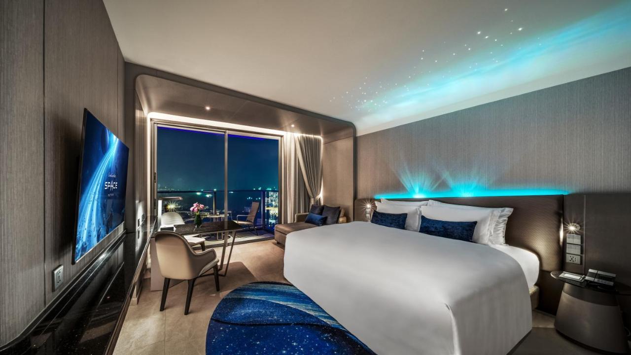 Grande Centre Point Space Pattaya Extérieur photo