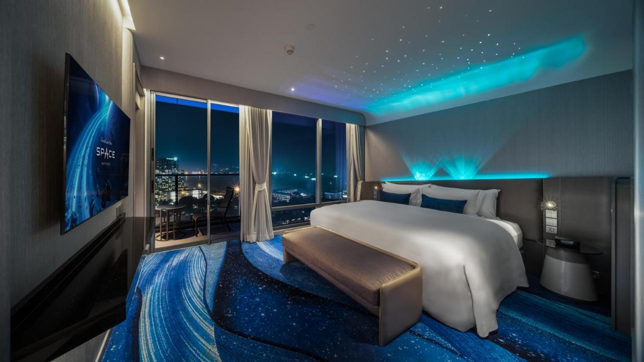 Grande Centre Point Space Pattaya Extérieur photo